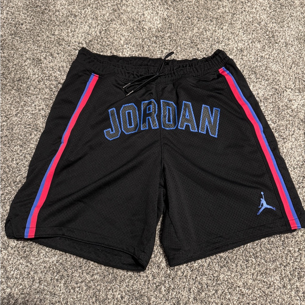 Jordan mesh shorts size medium